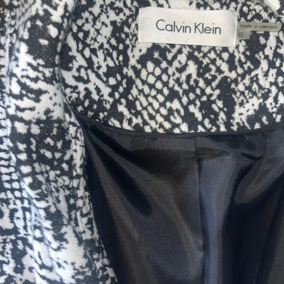Vintage 2000 Calvin Klein Women's Black and White Snakeprint Knit Coat - Picture 3 of 3